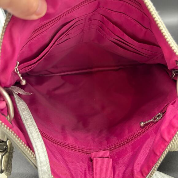 Baggallini Sydney silver metallic crossbody bag with pink lining - Picture 4 of 8